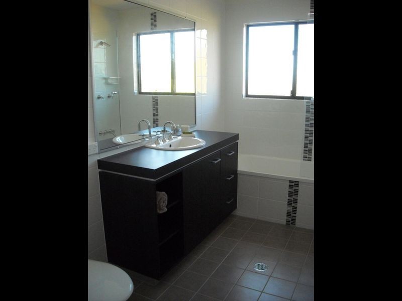 1/25 ROBERTS STREET, Gladstone QLD 4680