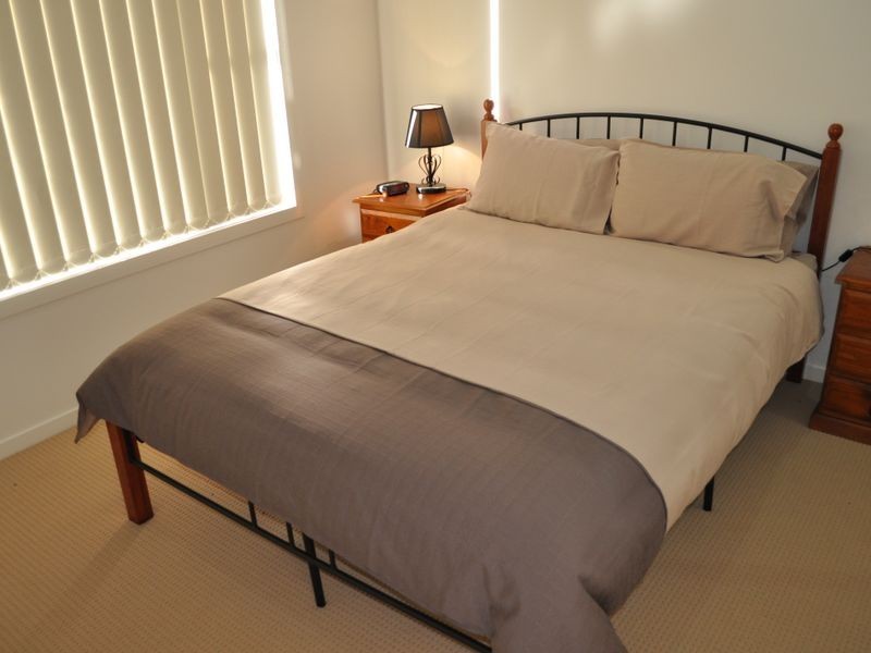 12 Giles Street, Glen Eden QLD 4680
