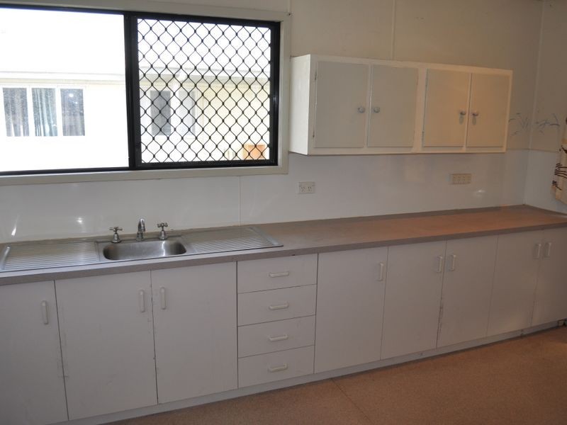 15 Moura Crescent, Barney Point QLD 4680