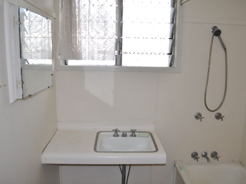 15 Moura Crescent, Barney Point QLD 4680