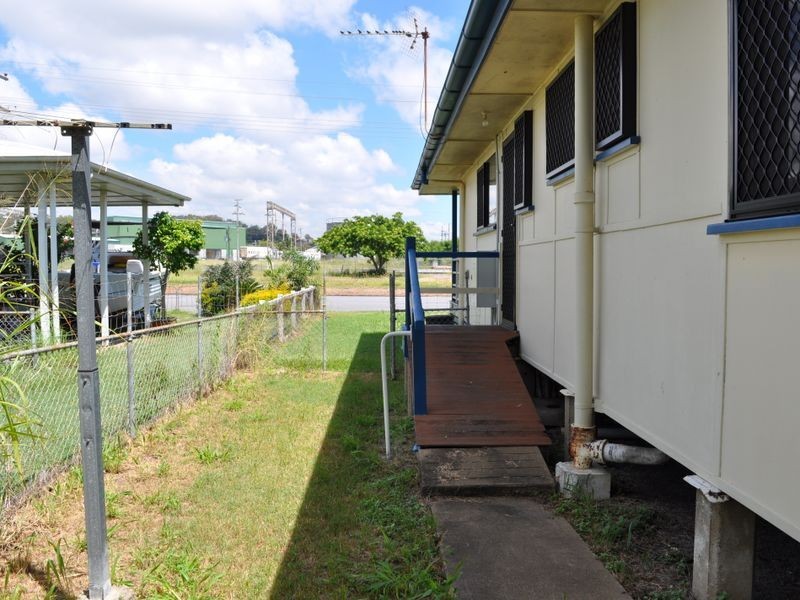 15 Moura Crescent, Barney Point QLD 4680