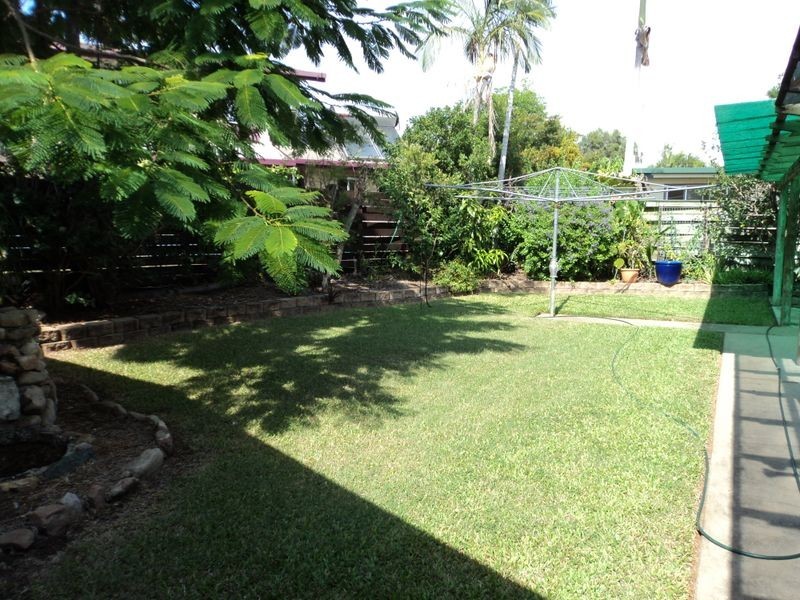 33 Hansen Crescent, Clinton QLD 4680