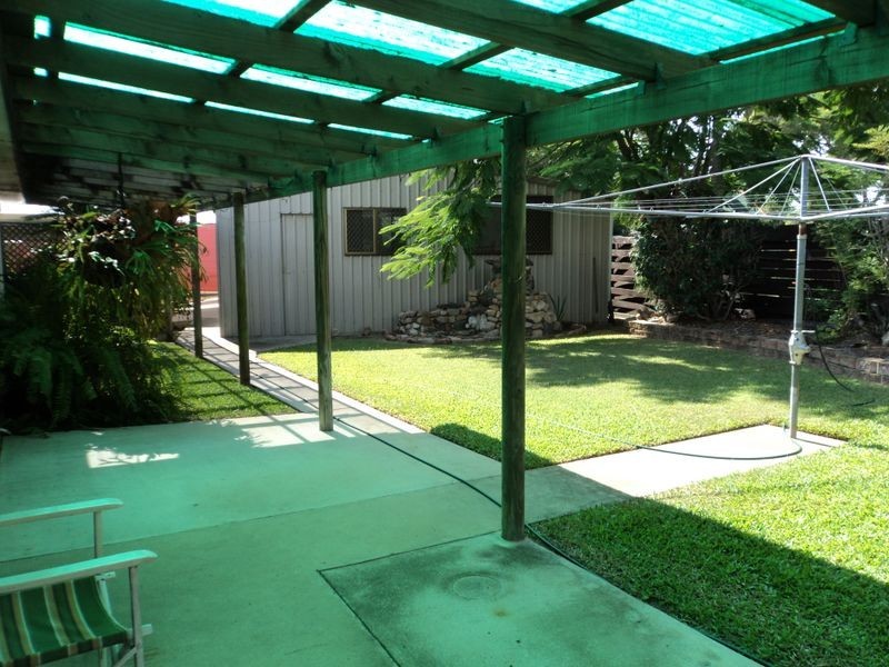 33 Hansen Crescent, Clinton QLD 4680