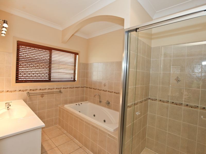 27 Whitbread Road, Clinton QLD 4680