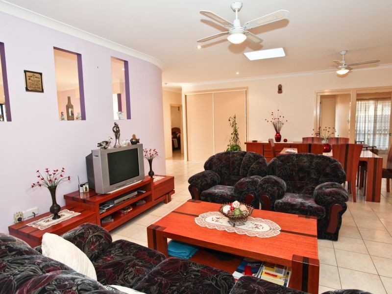 27 Whitbread Road, Clinton QLD 4680
