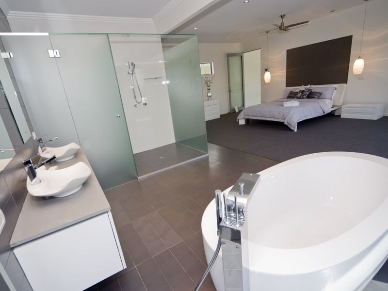 1 Dolphin Terrace, South Gladstone QLD 4680