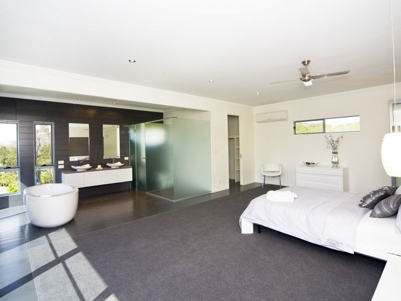 1 Dolphin Terrace, South Gladstone QLD 4680