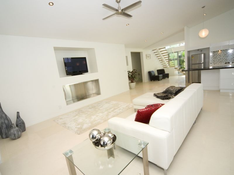 1 Dolphin Terrace, South Gladstone QLD 4680