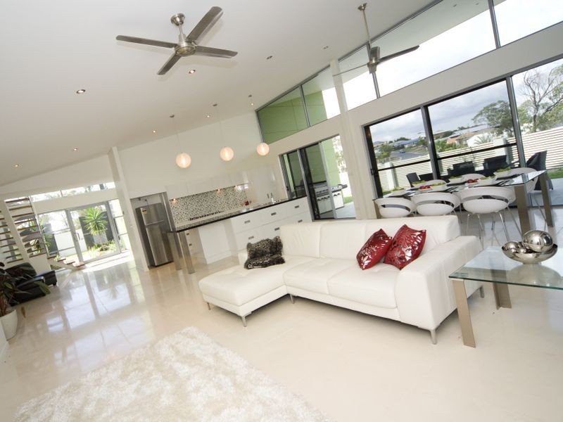 1 Dolphin Terrace, South Gladstone QLD 4680