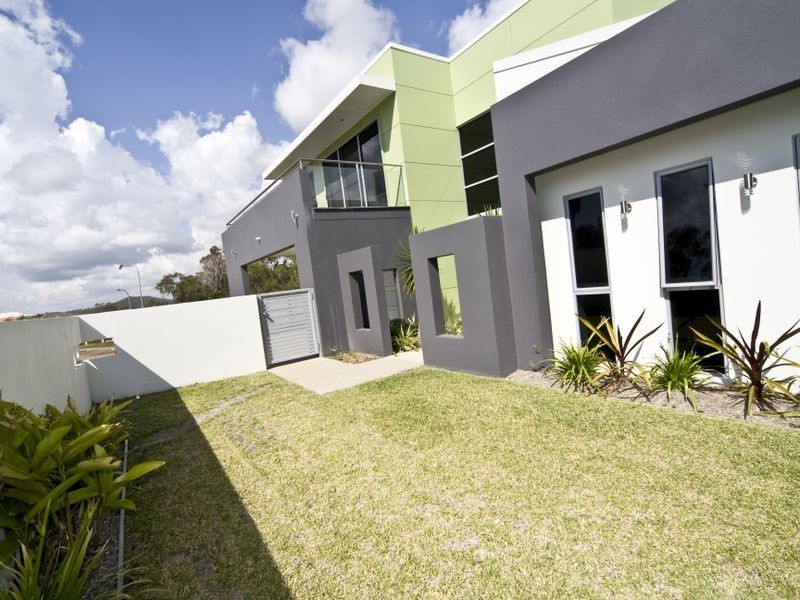 1 Dolphin Terrace, South Gladstone QLD 4680