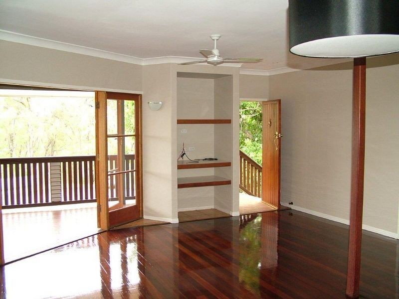 4 Nash Street, West Gladstone QLD 4680