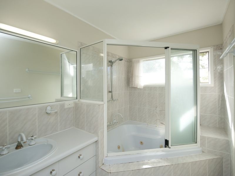 4 Ferguson Crescent, West Gladstone QLD 4680