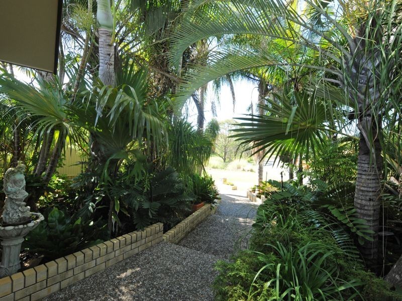 25 Aramac Drive, Clinton QLD 4680