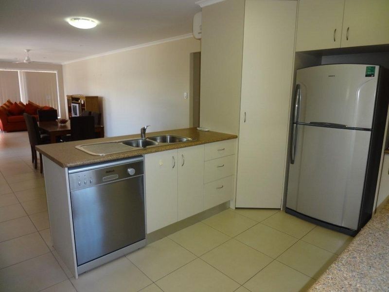 1/19 Wicks Street, New Auckland QLD 4680