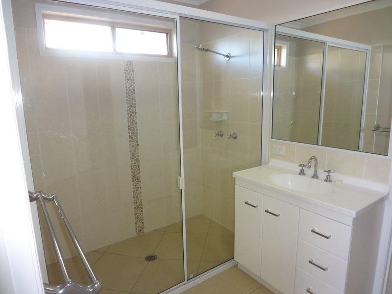 2/19 Wicks Street, New Auckland QLD 4680