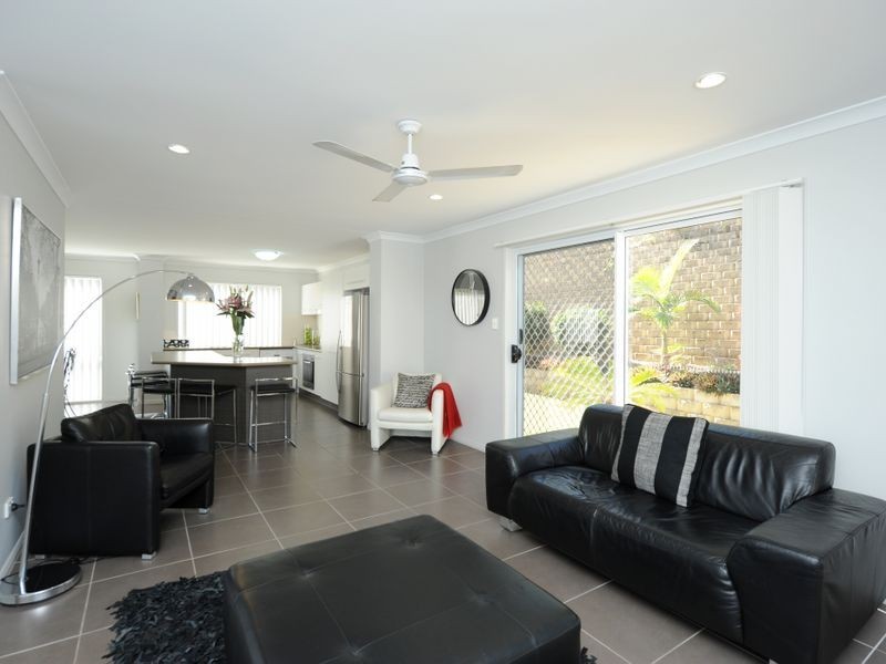 12 Phoenix Place, Telina QLD 4680