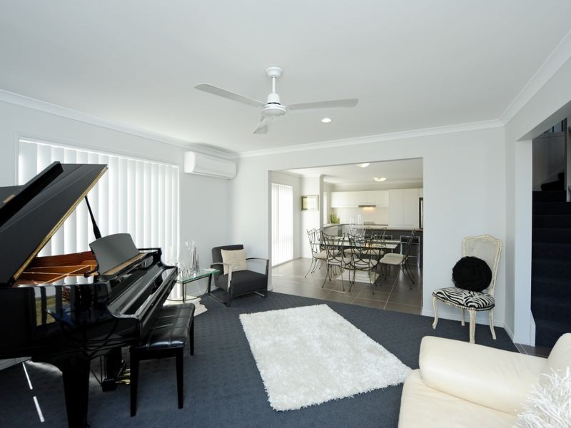 12 Phoenix Place, Telina QLD 4680
