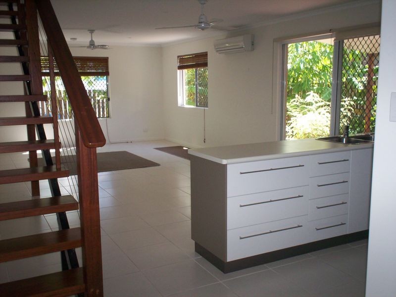 2/70 Off Lane, South Gladstone QLD 4680