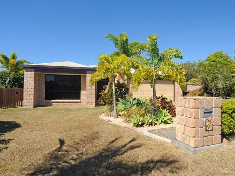 19 Sandringham Close, Telina QLD 4680