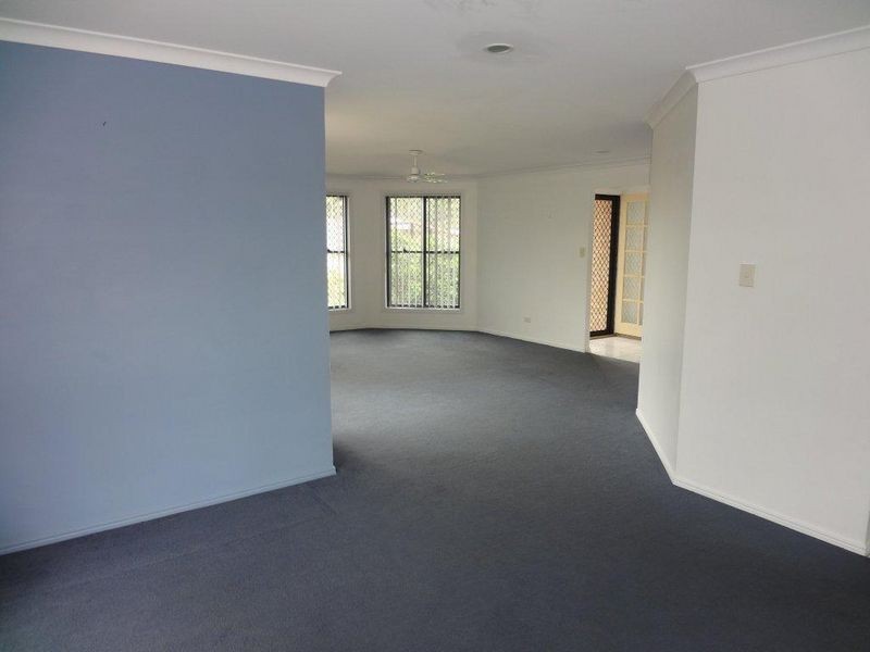 8 Reinaerhoff Crescent, Glen Eden QLD 4680