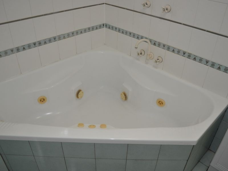 17 Cockatoo Drive, New Auckland QLD 4680