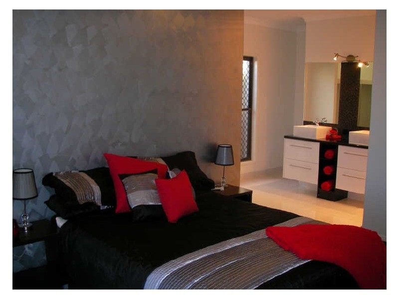 17 Leslie Street, Clinton QLD 4680