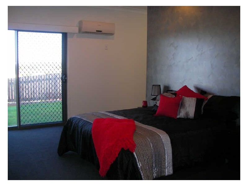 17 Leslie Street, Clinton QLD 4680