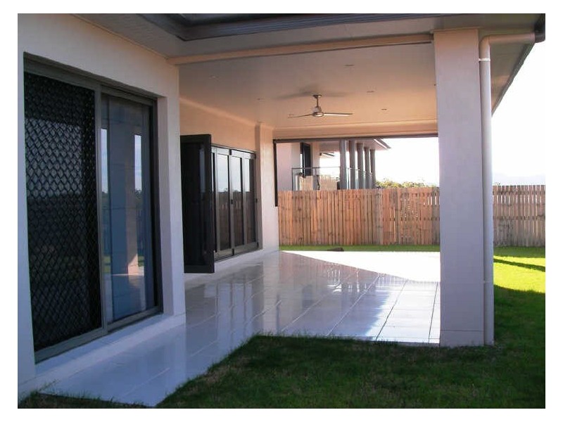 17 Leslie Street, Clinton QLD 4680