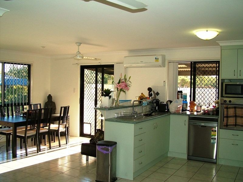 10a Linhow Crescent, Clinton QLD 4680