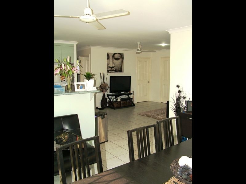 10a Linhow Crescent, Clinton QLD 4680