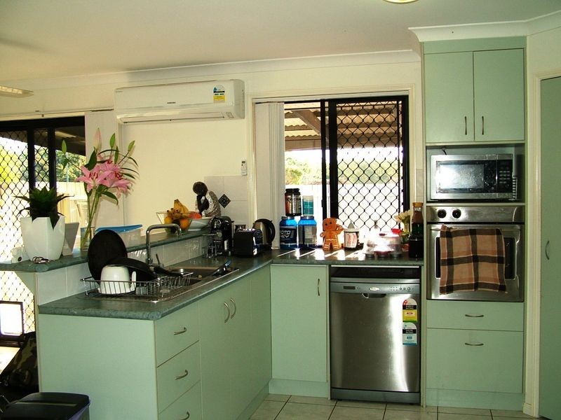 10a Linhow Crescent, Clinton QLD 4680