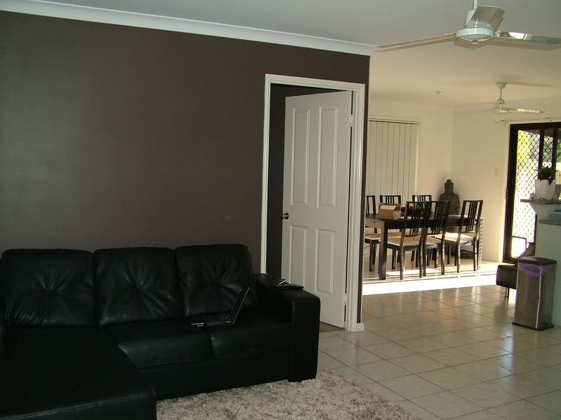 10a Linhow Crescent, Clinton QLD 4680