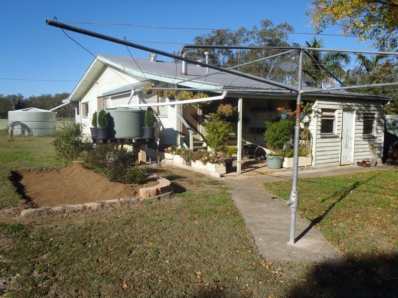 112 Gentle Annie Road, Mount Larcom QLD 4695