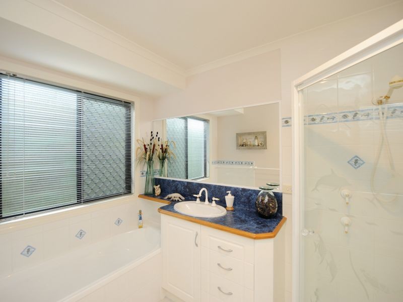 11 Somerset Close, Clinton QLD 4680