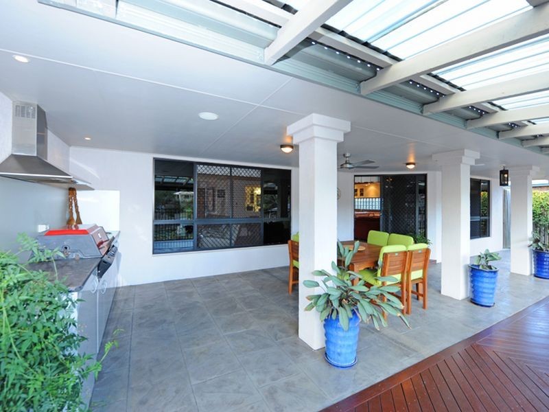 11 Somerset Close, Clinton QLD 4680