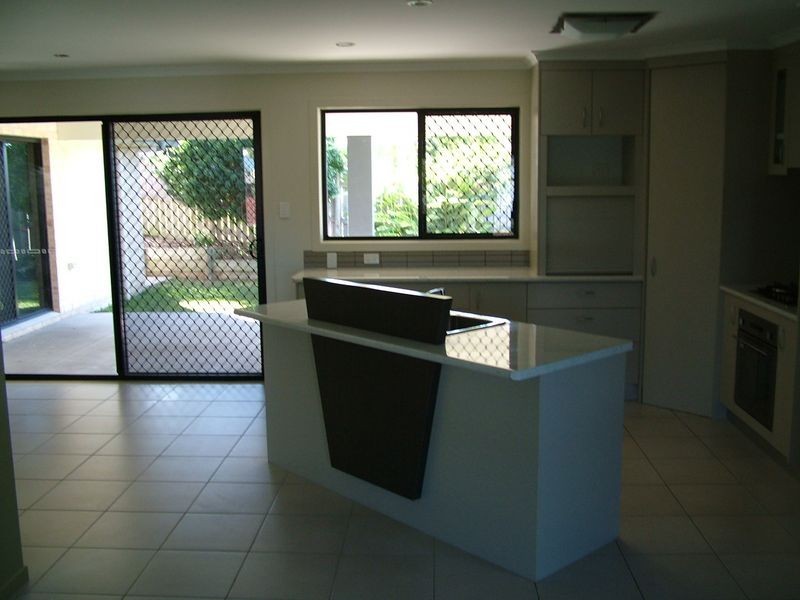 27 Reinaerhoff Crescent, Glen Eden QLD 4680