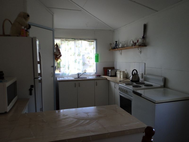 35 Gladstone Street, Mount Larcom QLD 4695