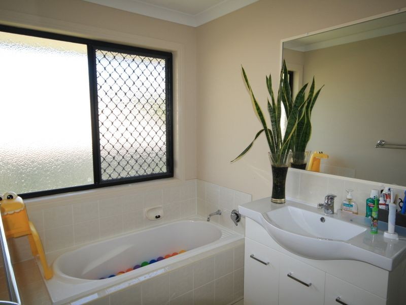 16 Skyline Drive, New Auckland QLD 4680