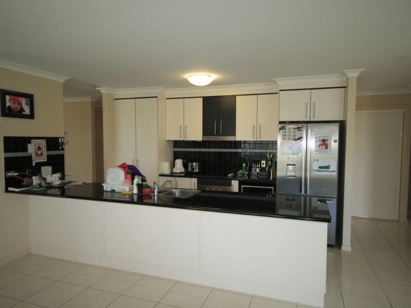 16 Skyline Drive, New Auckland QLD 4680