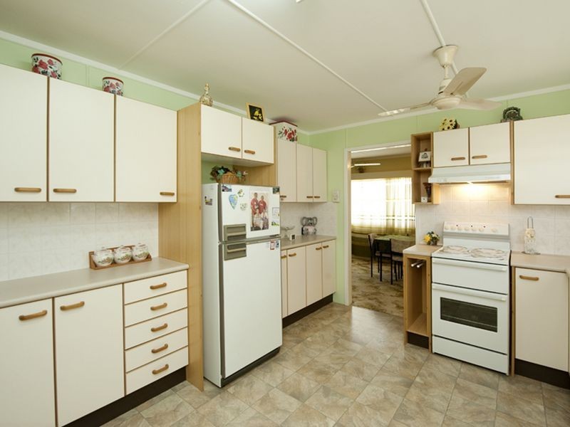 14 Paterson Street, West Gladstone QLD 4680