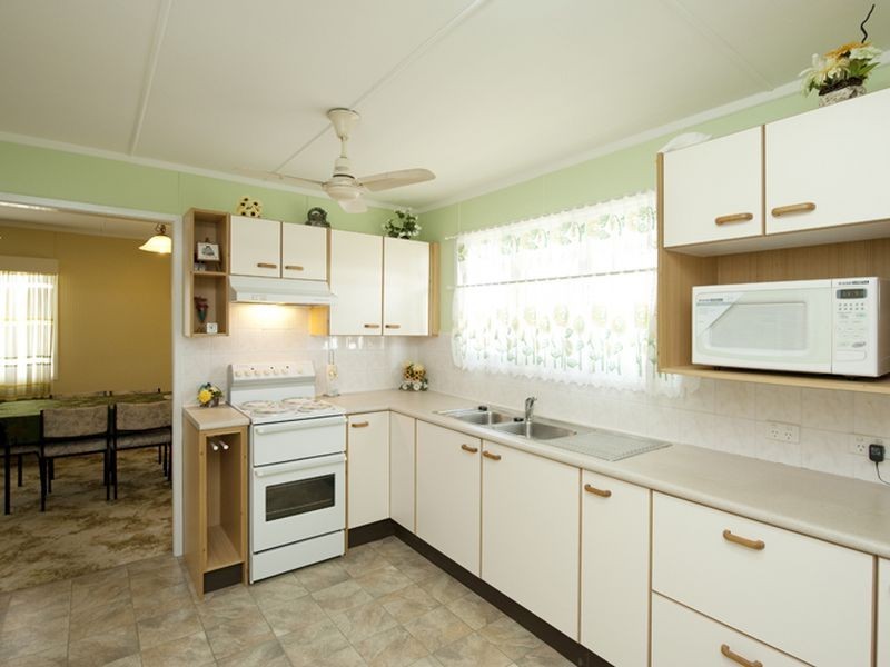 14 Paterson Street, West Gladstone QLD 4680