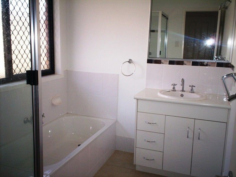 1 Centaurus Close, Telina QLD 4680