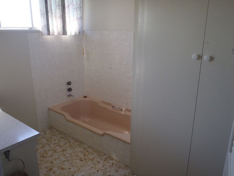 27 Butler Street, New Auckland QLD 4680