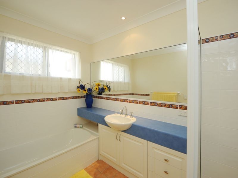 5 Craigmoor Court, New Auckland QLD 4680