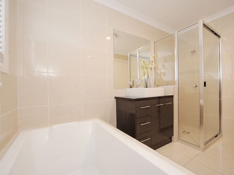24 Wyara Close, Clinton QLD 4680