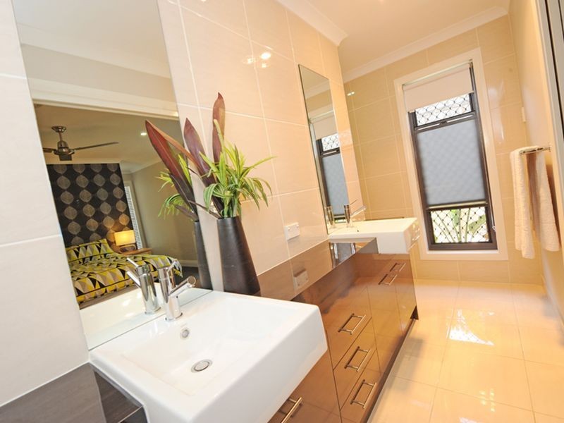 24 Wyara Close, Clinton QLD 4680