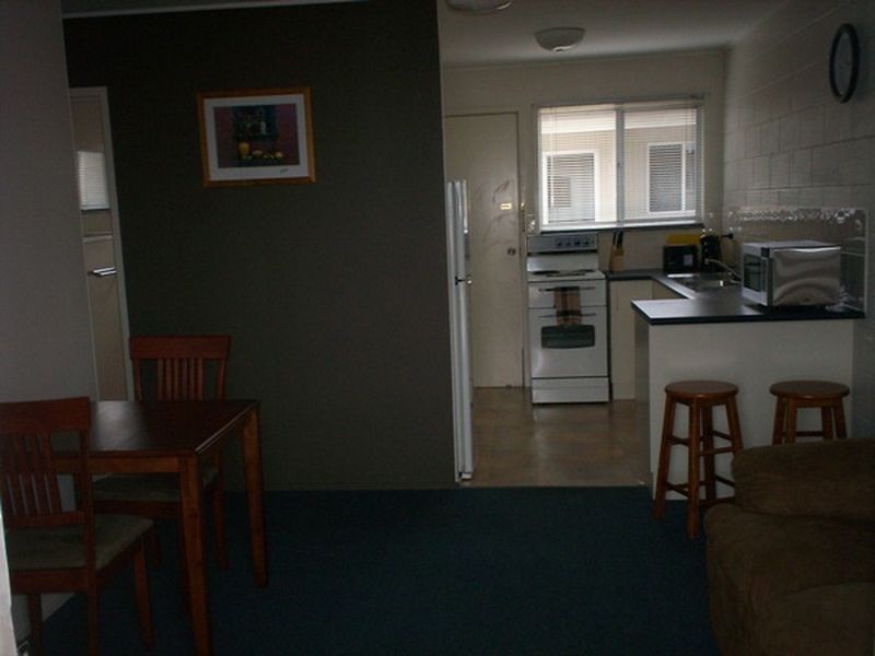 2/1 Side Street, South Gladstone QLD 4680