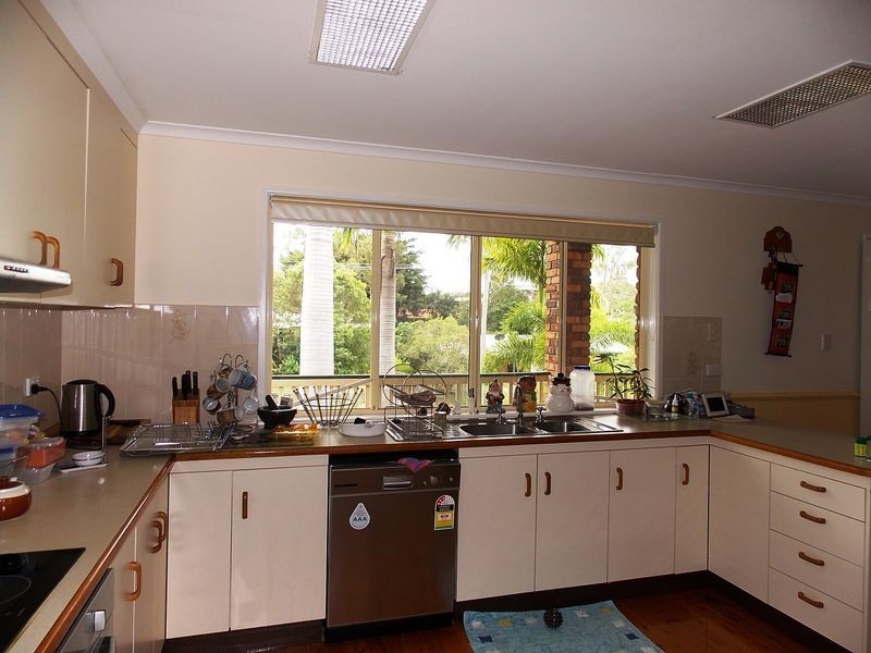 9 Fairway Avenue, Clinton QLD 4680