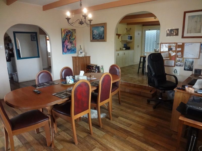 9 Gladstone Street, Mount Larcom QLD 4695