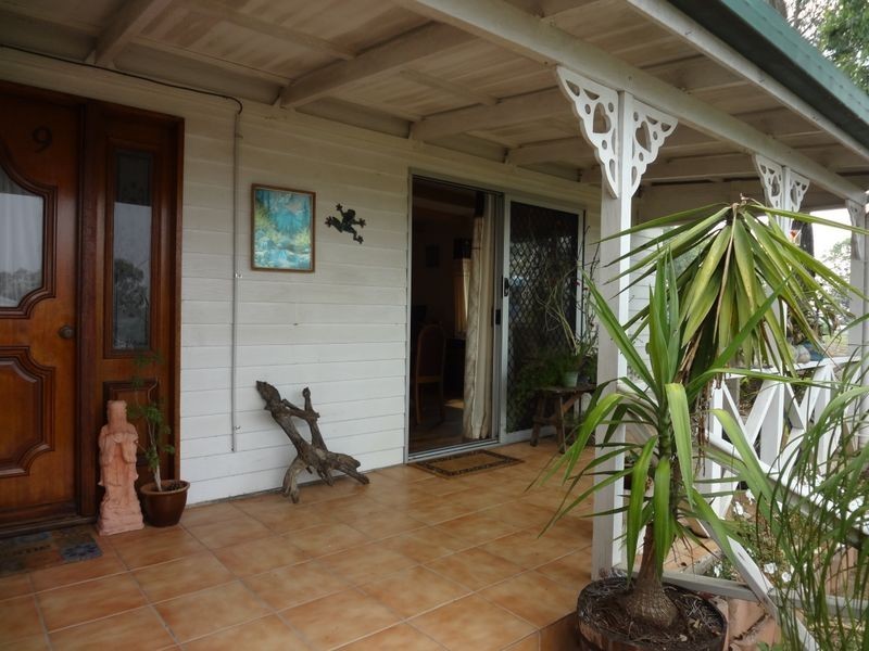 9 Gladstone Street, Mount Larcom QLD 4695